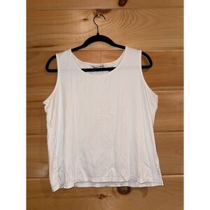 Women's Basic Vintage Scoop Neck White Tank Top